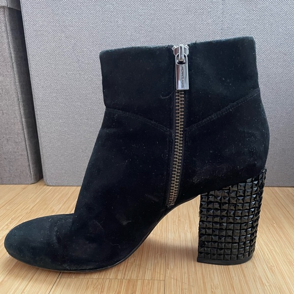 MICHAEL Michael Kora Arabella suede booties - Picture 5 of 5